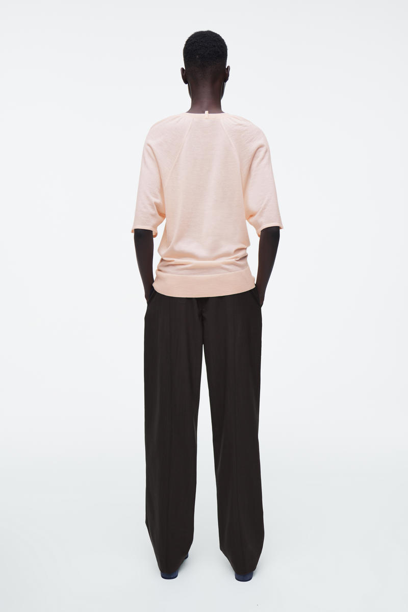 COS ファインカシミヤTシャツ