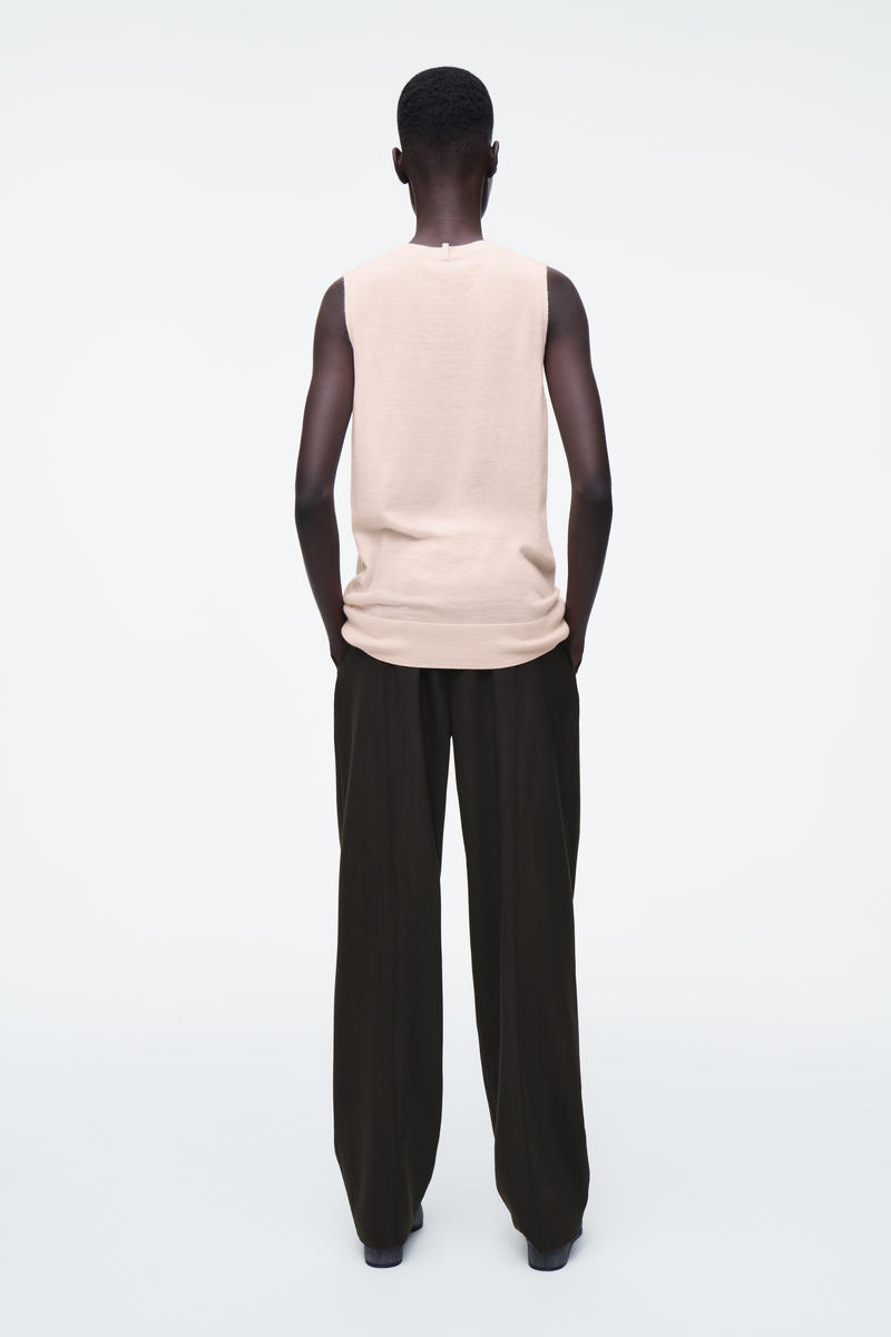 COS ファインカシミヤベスト