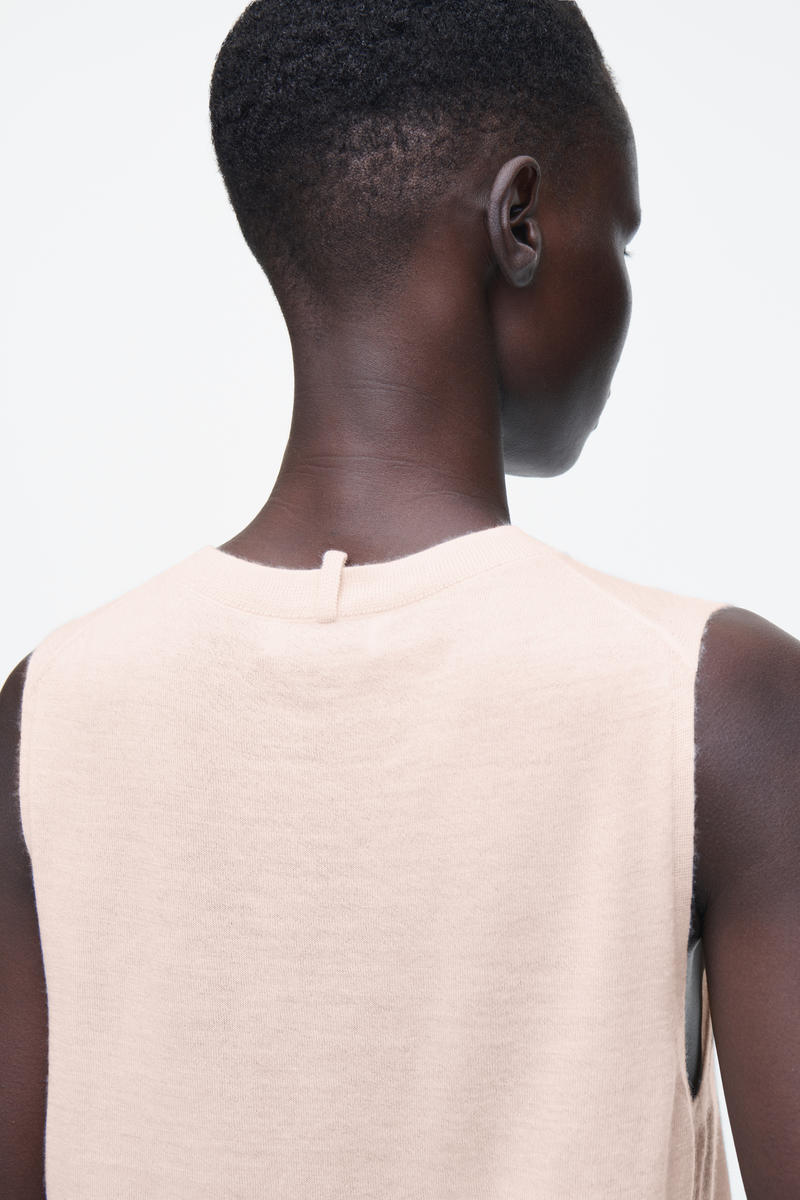 COS ファインカシミヤベスト