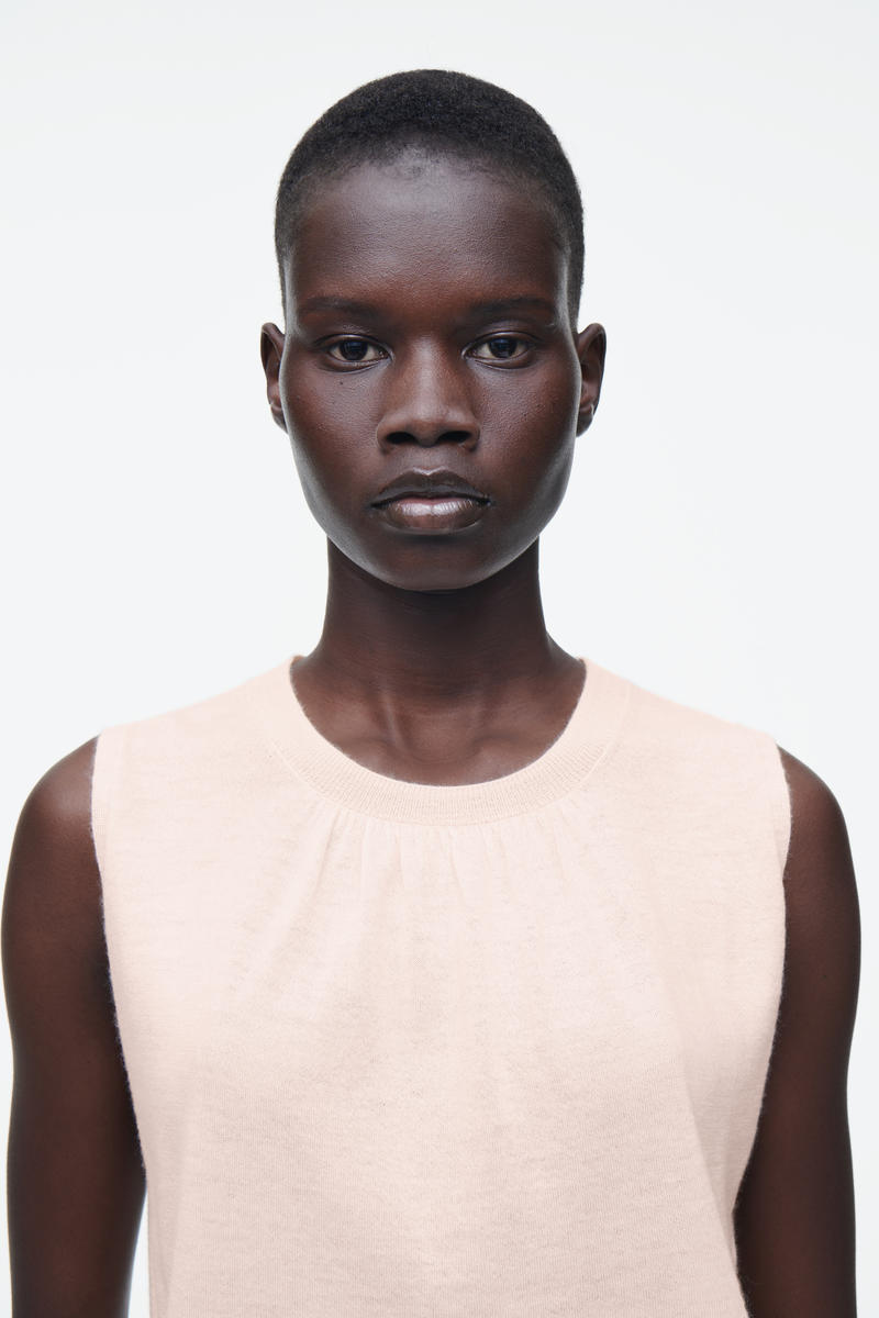 COS ファインカシミヤベスト