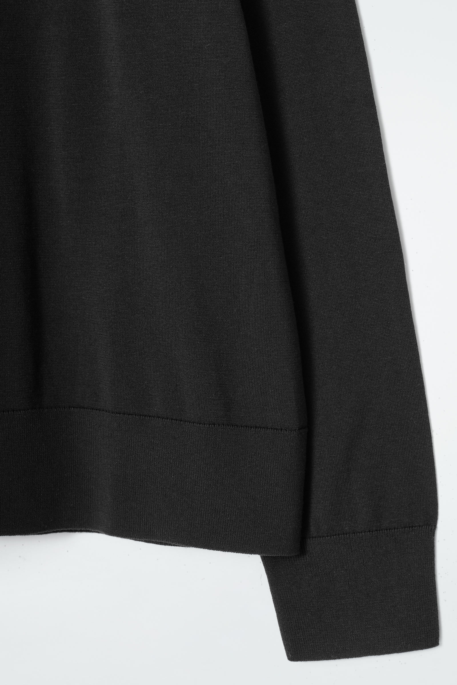 KNITTED SILK POLO SHIRT ニットシルクポロシャツ ブラック｜COS コス