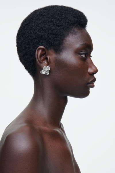 COS ミスマッチフローラルピアス