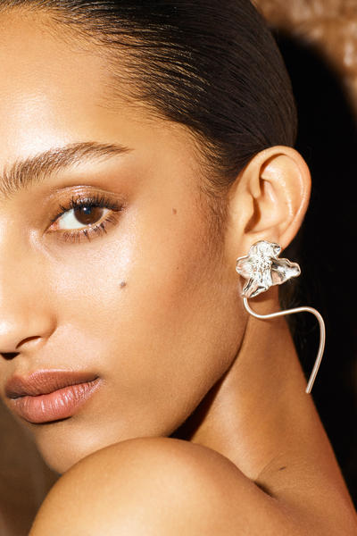 COS ミスマッチフローラルピアス