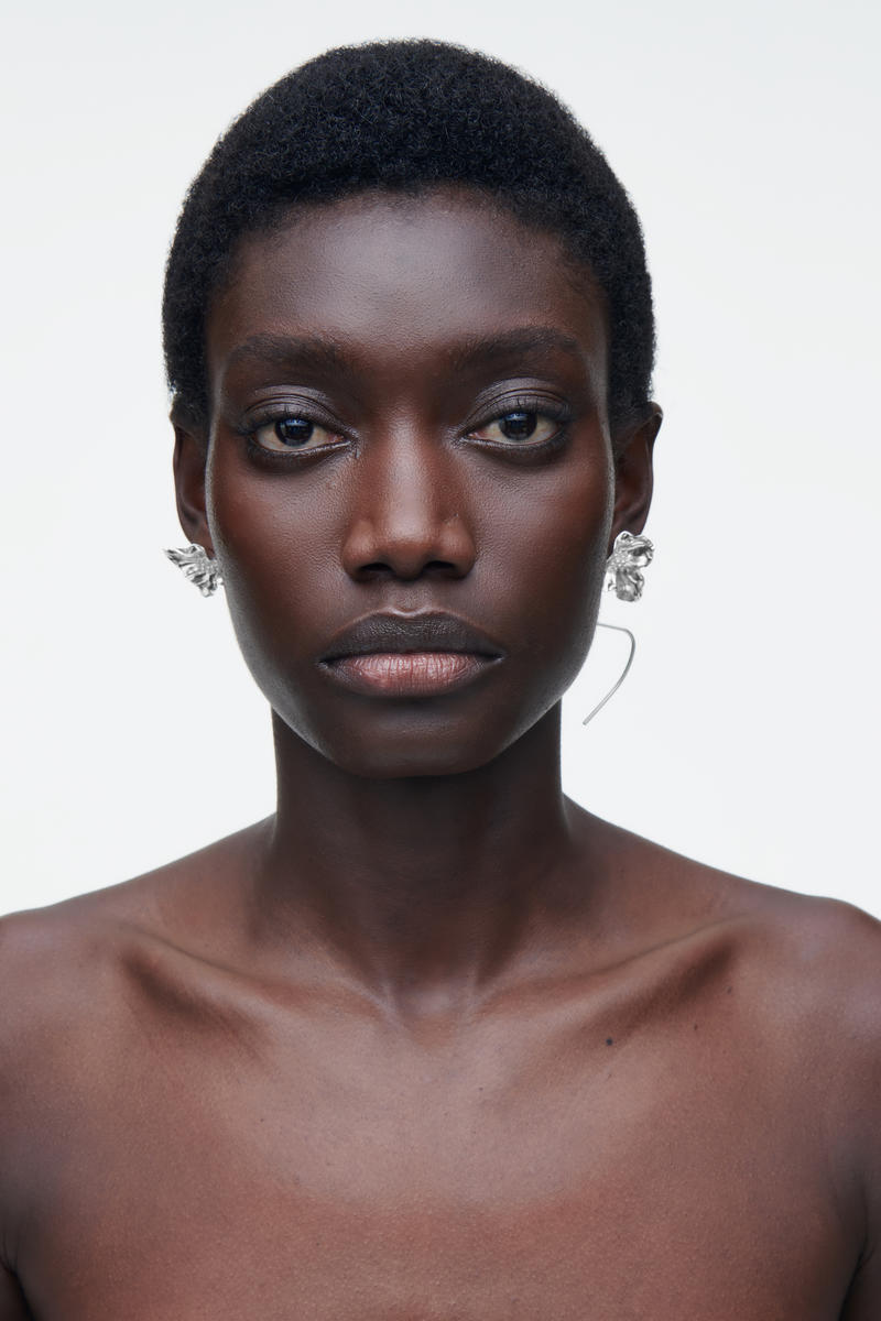 COS ミスマッチフローラルピアス