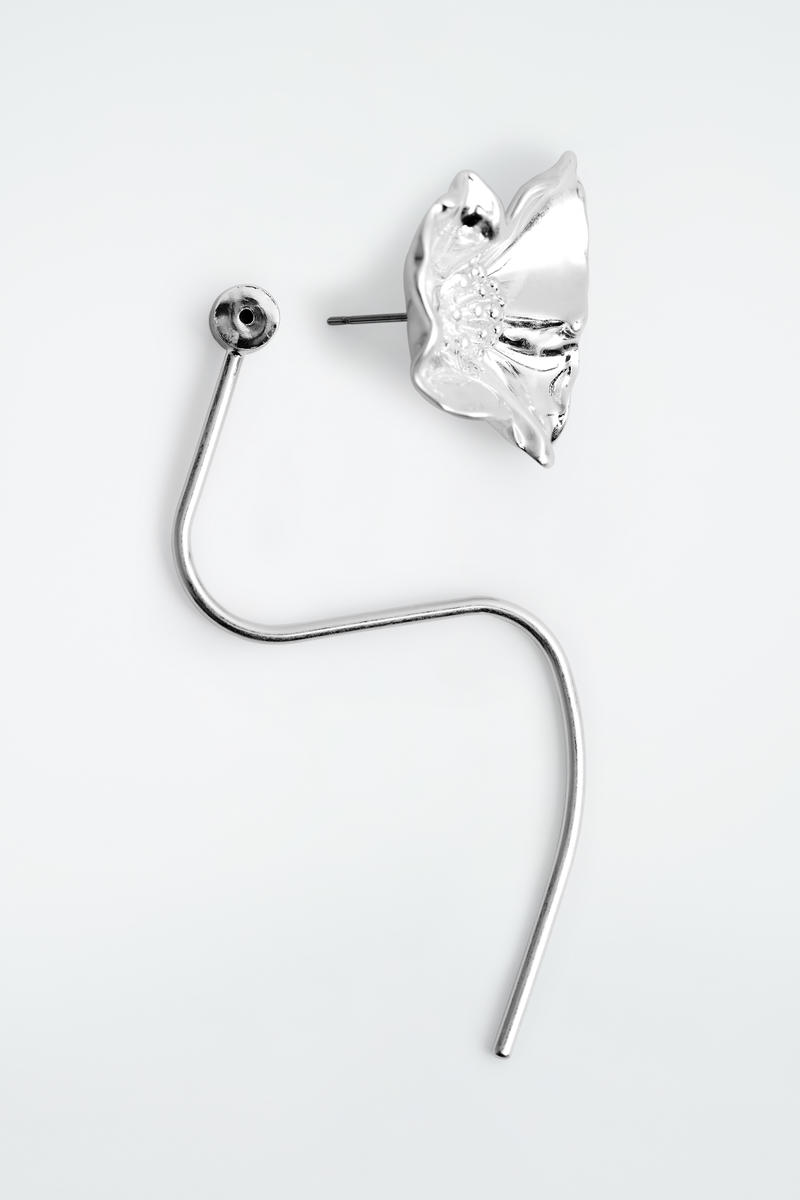 COS ミスマッチフローラルピアス