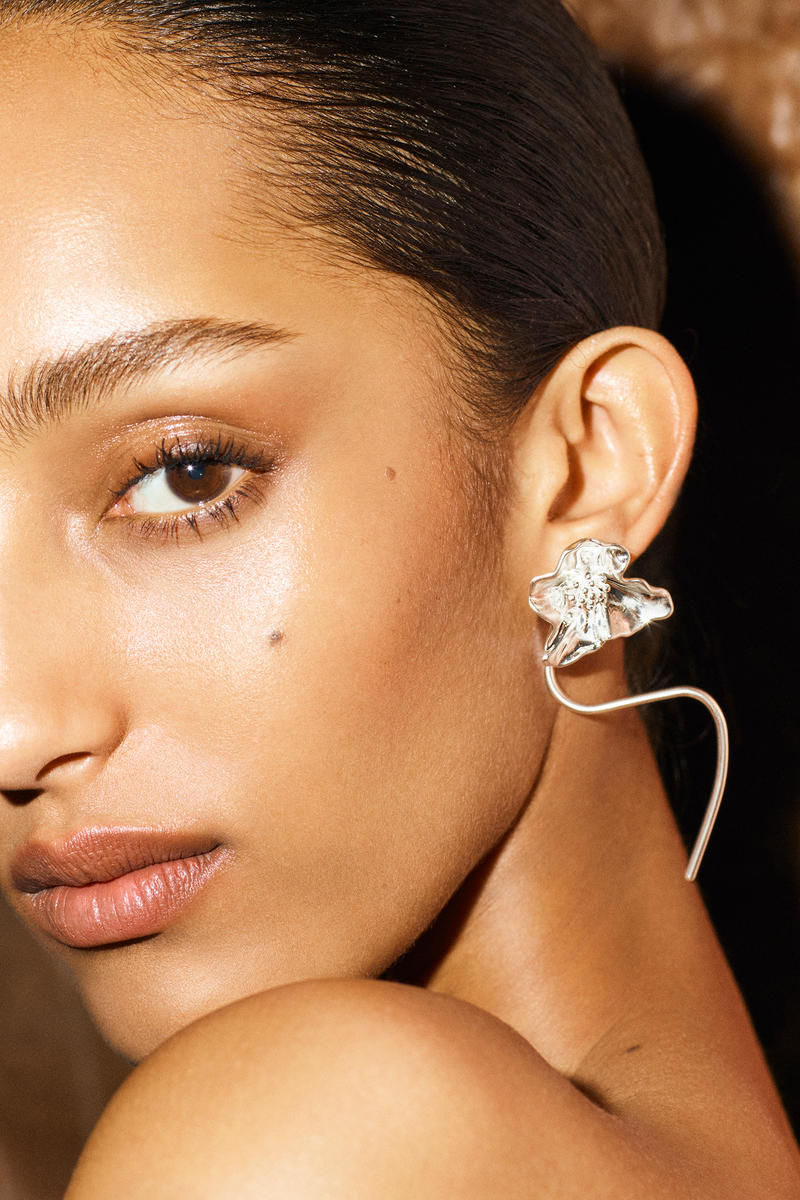 COS ミスマッチフローラルピアス