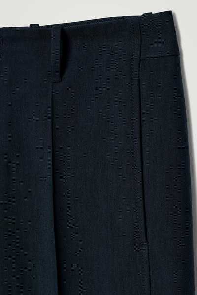 COS バレルレッグチノパン