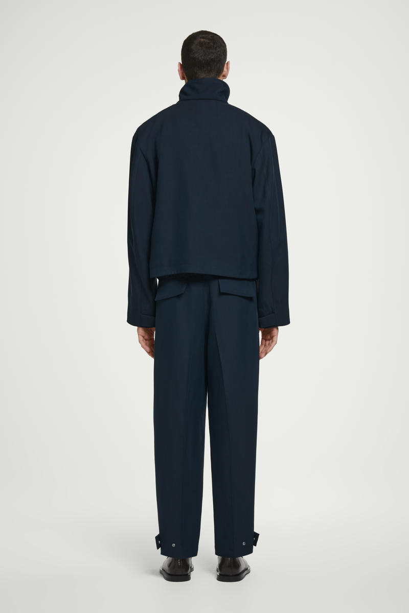 COS バレルレッグチノパン