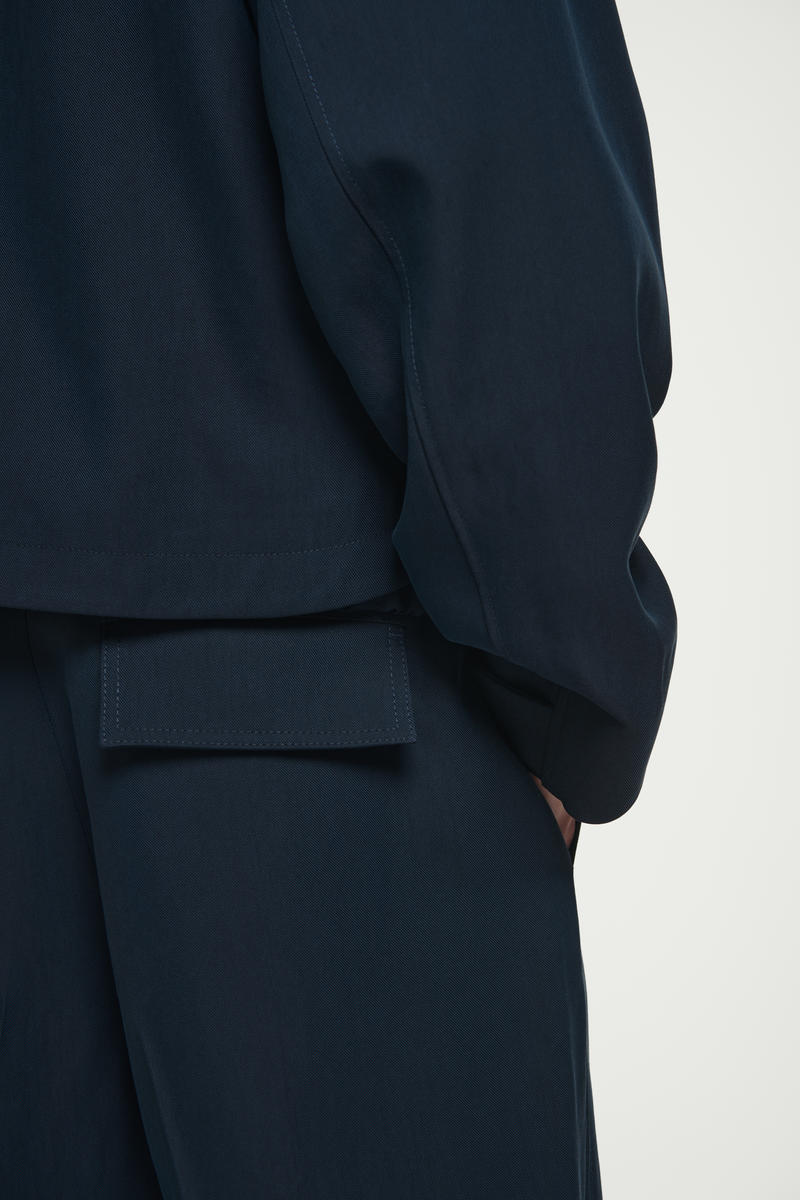 COS バレルレッグチノパン