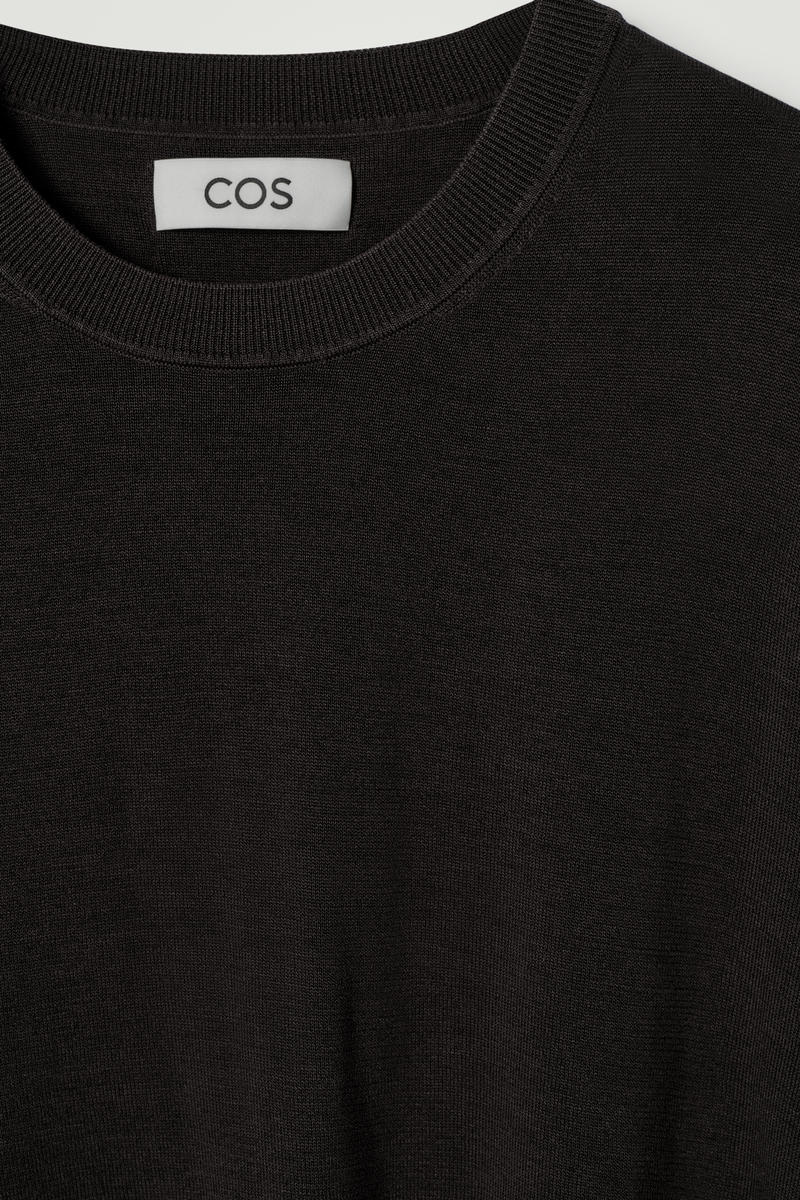 THE KNTTED WOOL-SILK T-SHIRT ウールシルクTシャツ｜COS コス 公式  