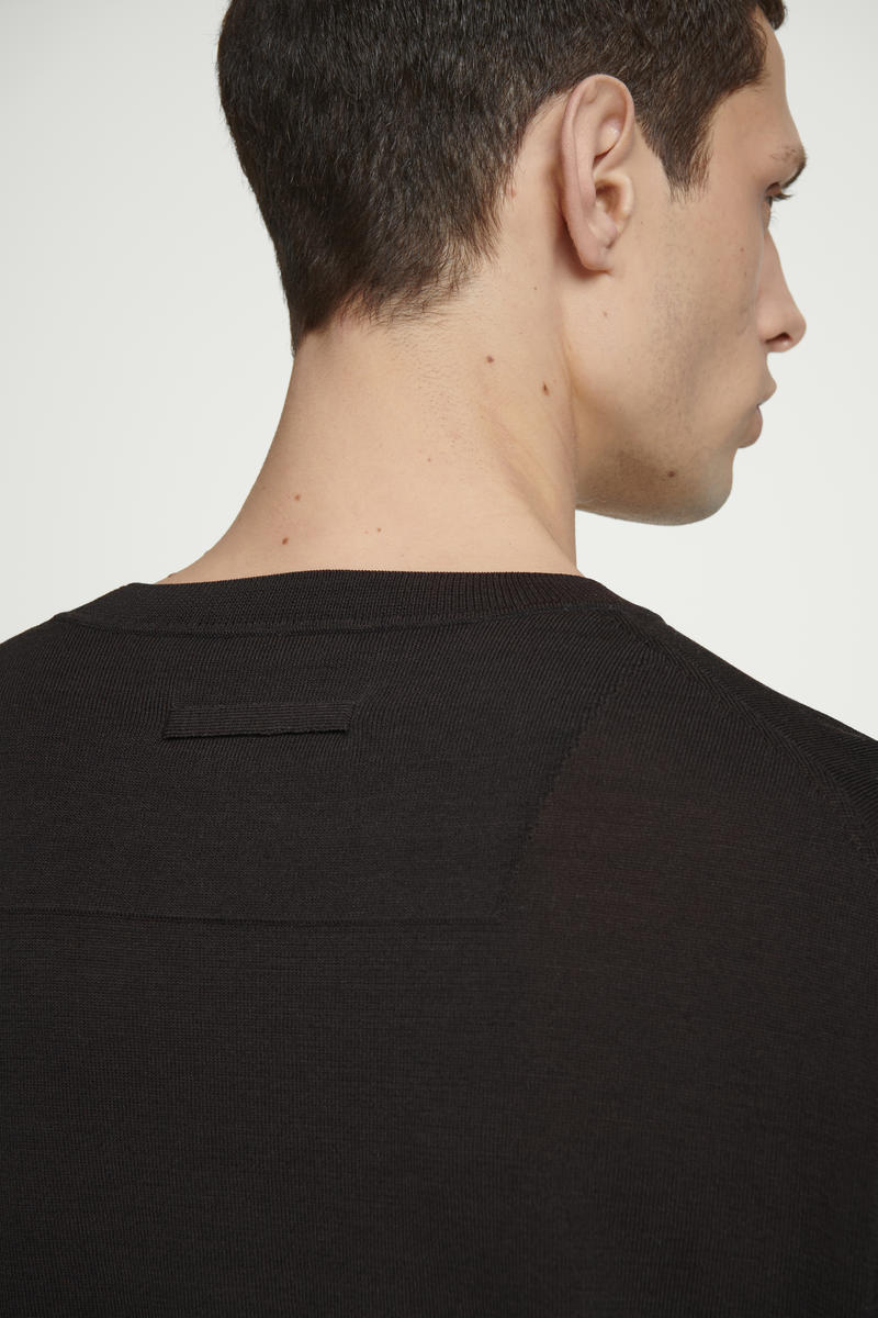 THE KNTTED WOOL-SILK T-SHIRT ウールシルクTシャツ｜COS コス 公式  