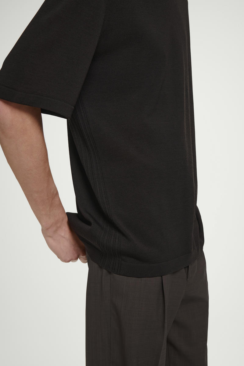 THE KNTTED WOOL-SILK T-SHIRT ウールシルクTシャツ｜COS コス 公式  