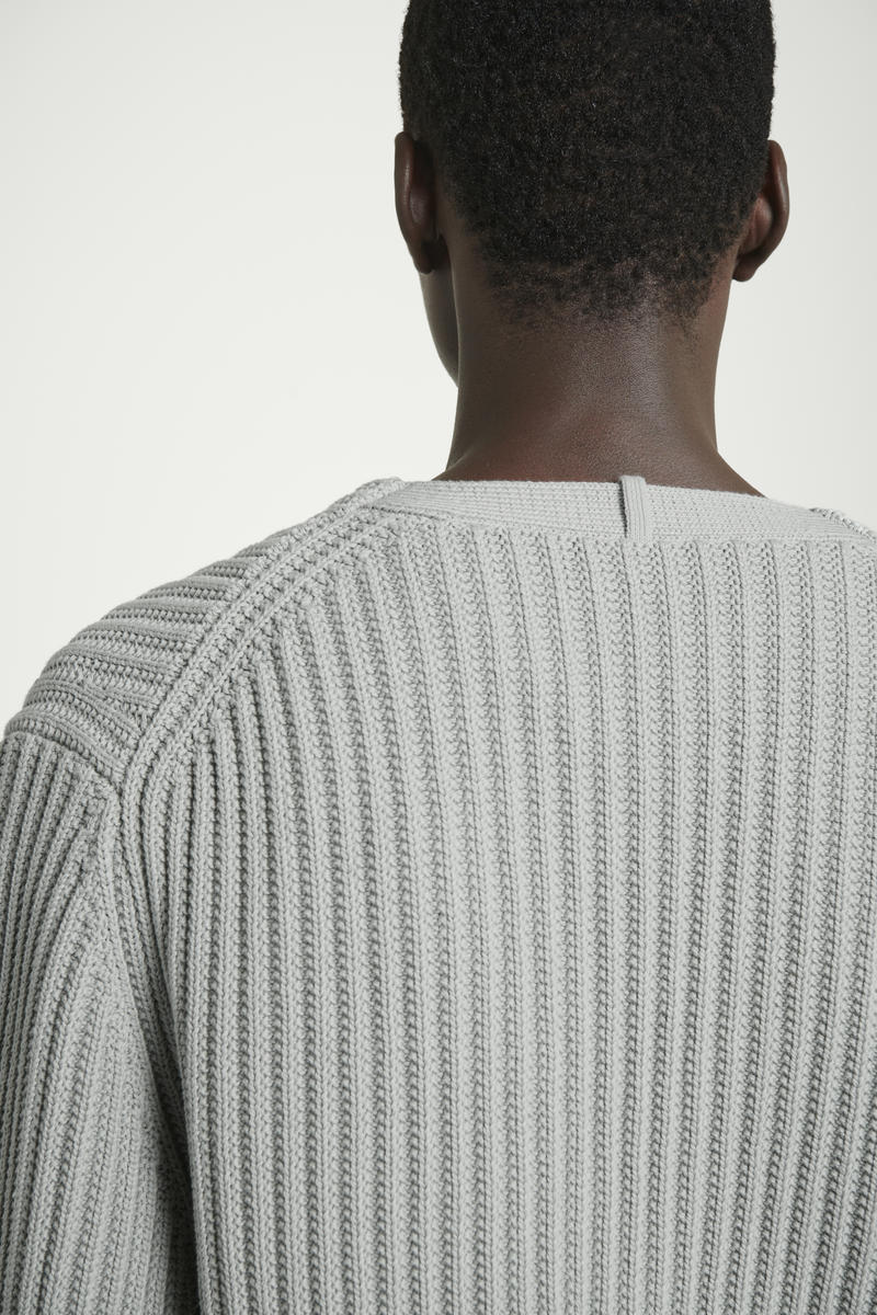 COS チャンキーVネックシルクコットンカーディガン