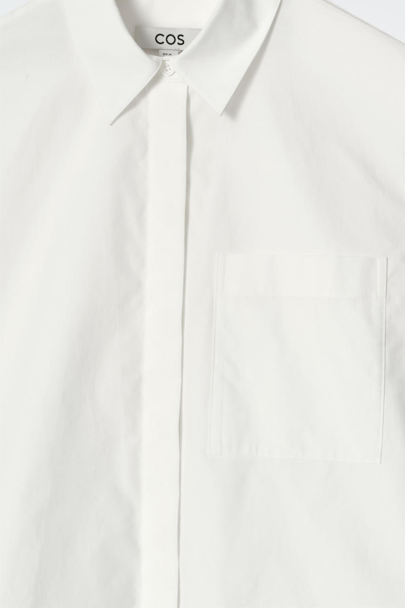 COS クロップド丈半袖コットンシャツ