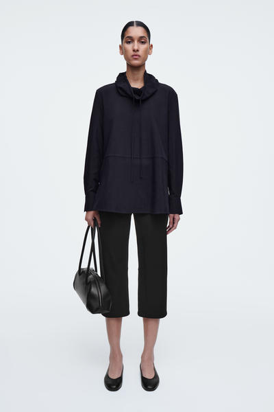 COS ドローストリングネックトップ