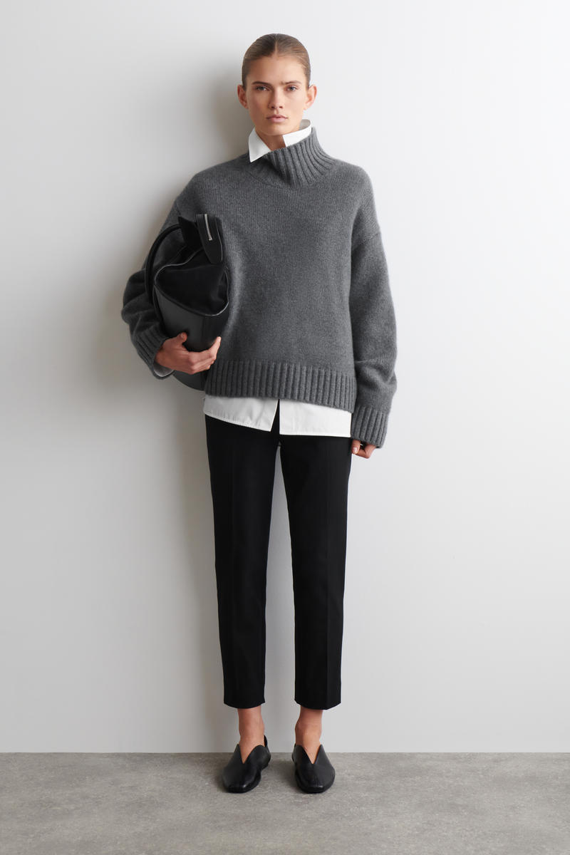 COS ロングカプリレギンス