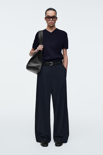 COS ニットコットンVネックTシャツ