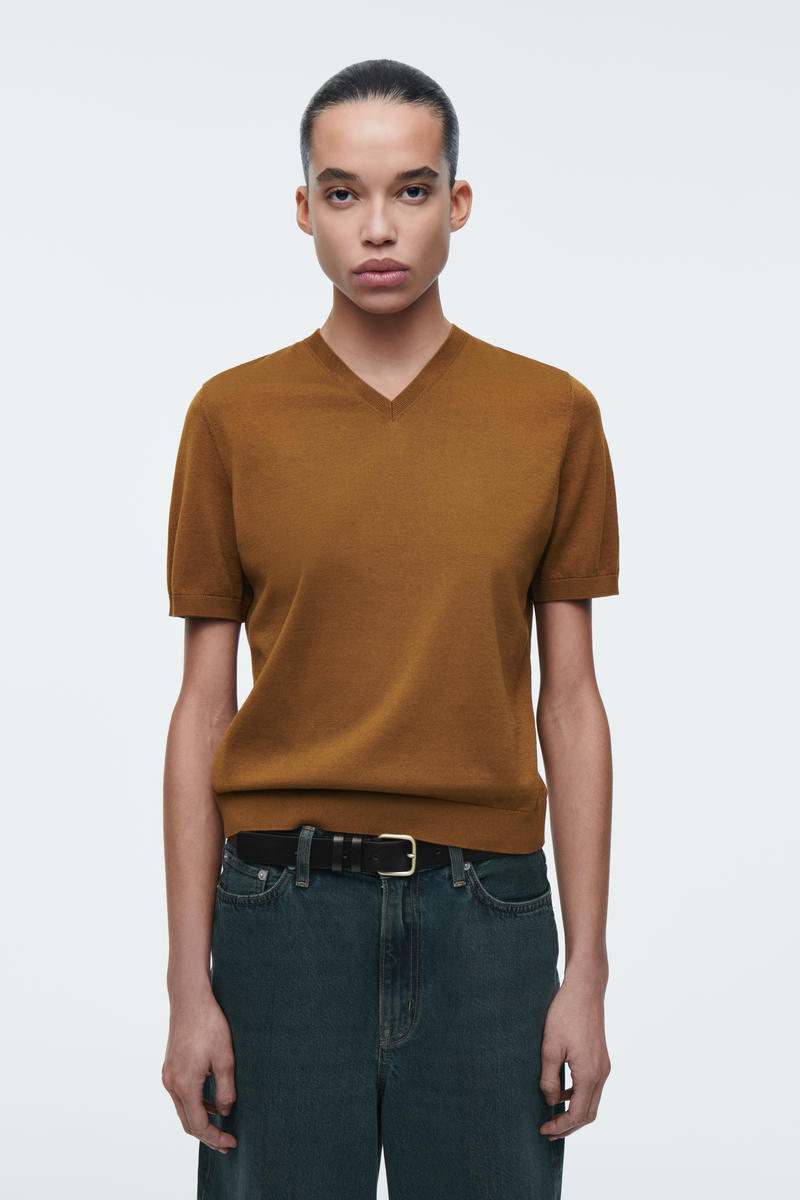 COS ニットコットンVネックTシャツ