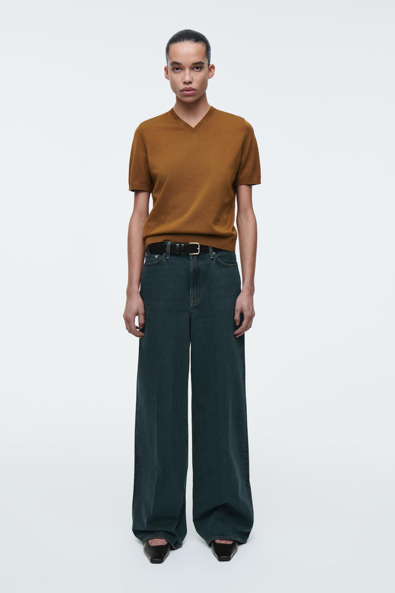 COS ニットコットンVネックTシャツ