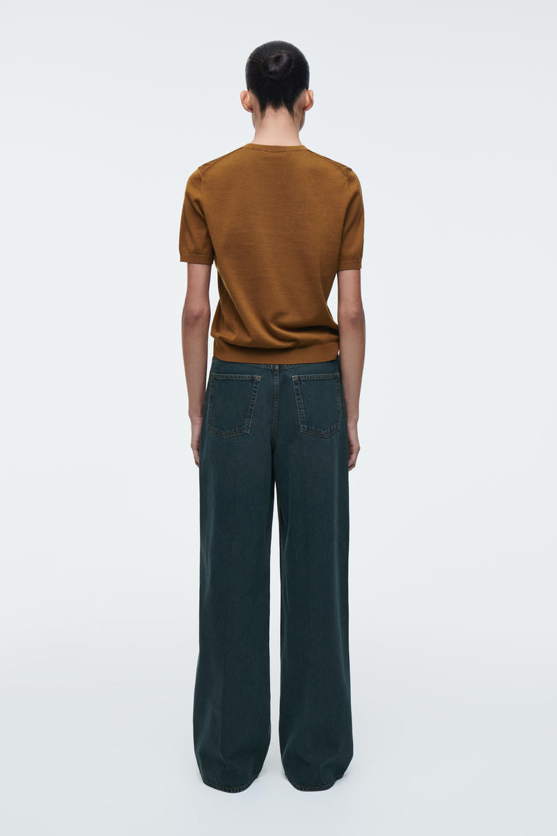 COS ニットコットンVネックTシャツ