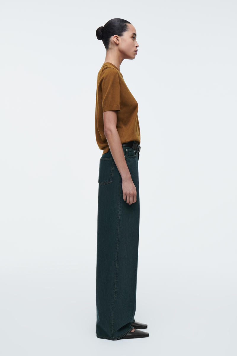 COS ニットコットンVネックTシャツ