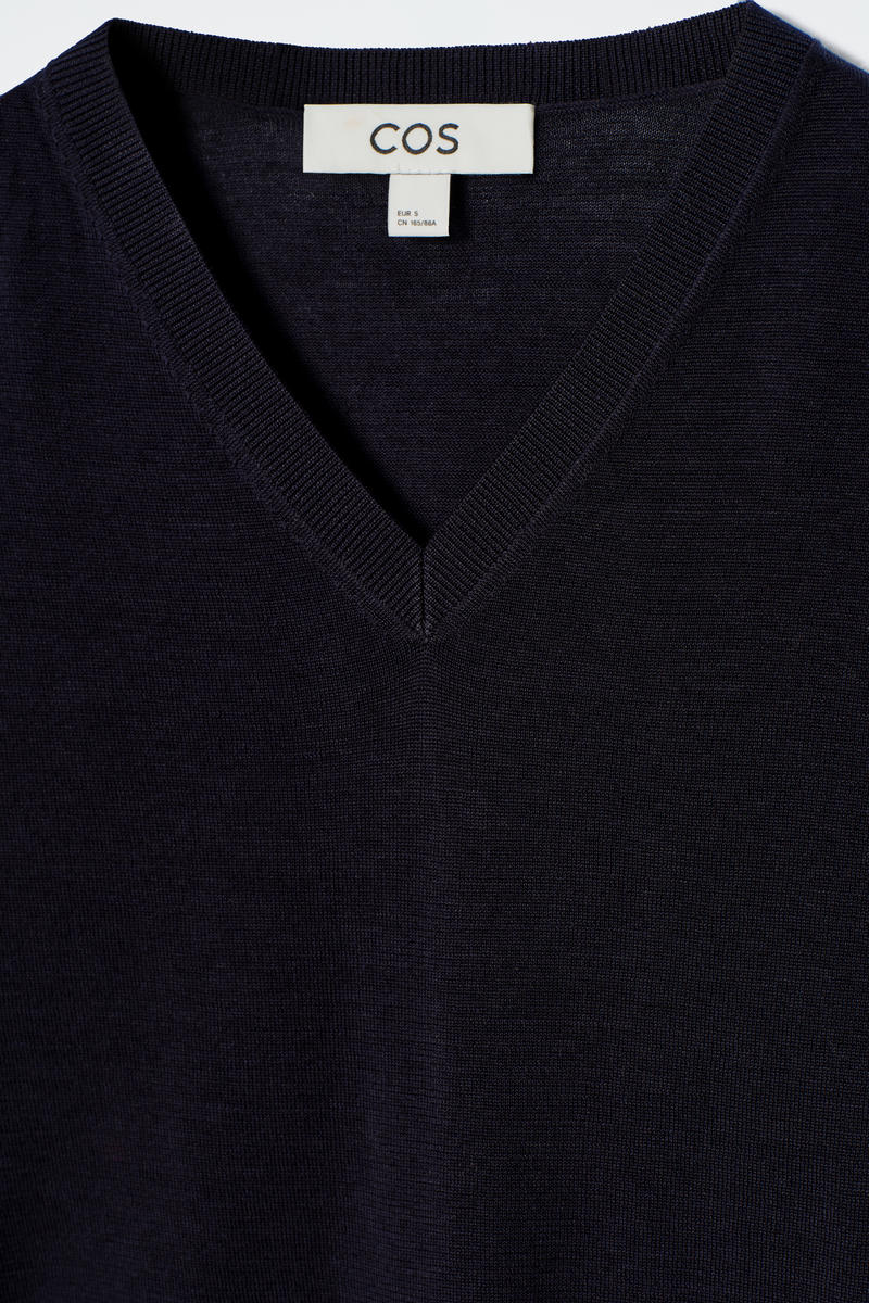 COS ニットコットンVネックTシャツ