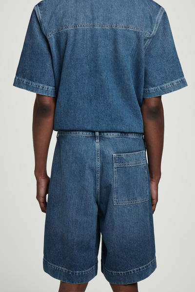 COS リラックスライトウェイトデニムショートパンツ
