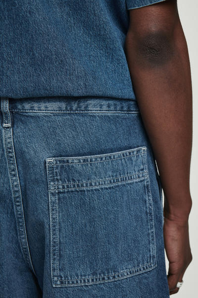 COS リラックスライトウェイトデニムショートパンツ