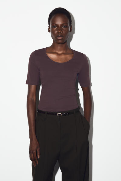 COS スリムフィット スクープネックコットンTシャツ