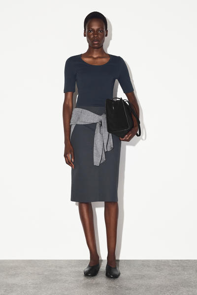 COS スリムフィット スクープネックコットンTシャツ