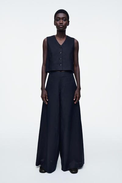 COS クロップド丈リネンベスト