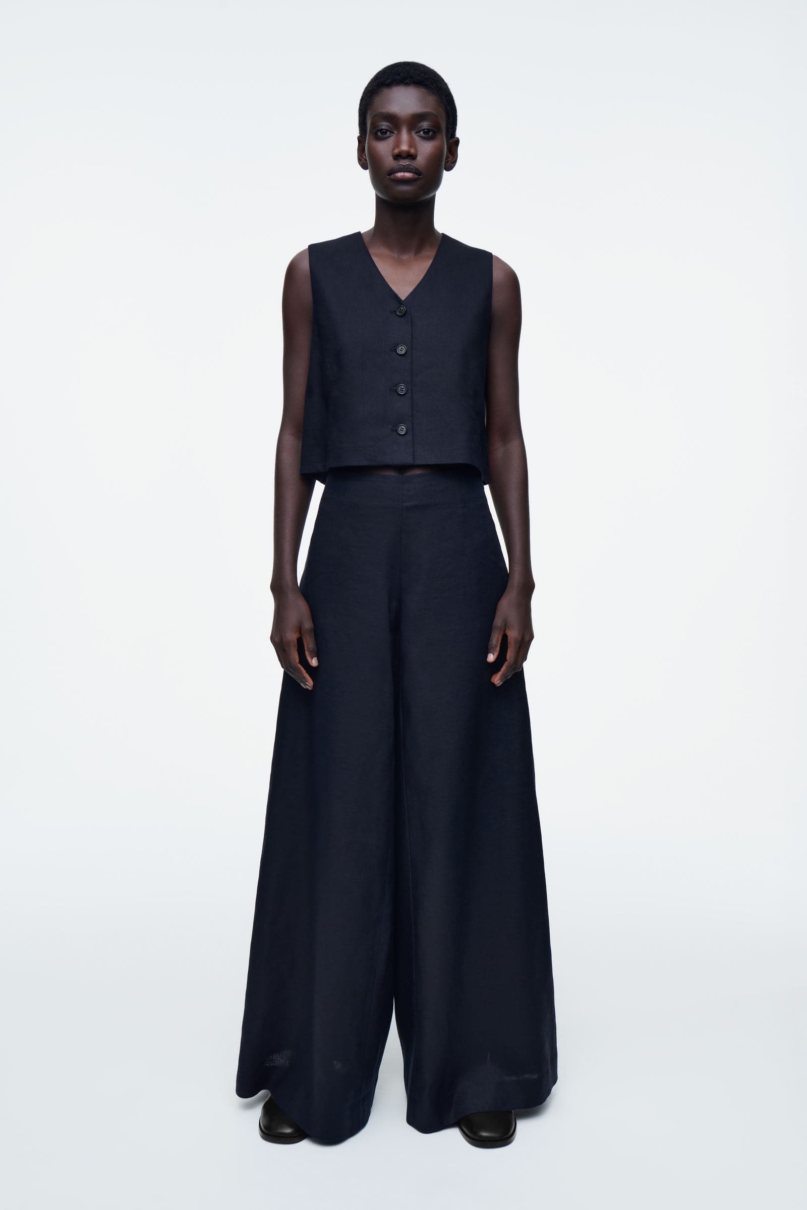 新品 COS コス ラップフロント LINEN JUMPSUIT ブラック 36 WRAP-FRONT LINEN JUMPSUIT - BLACK | COS