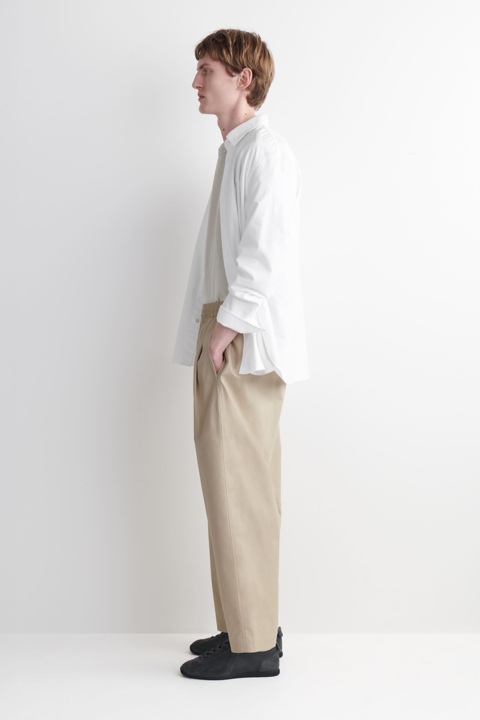 CROPPED ELASTICATED WIDE-LEG TROUSERS クロップドゴム入り ワイド