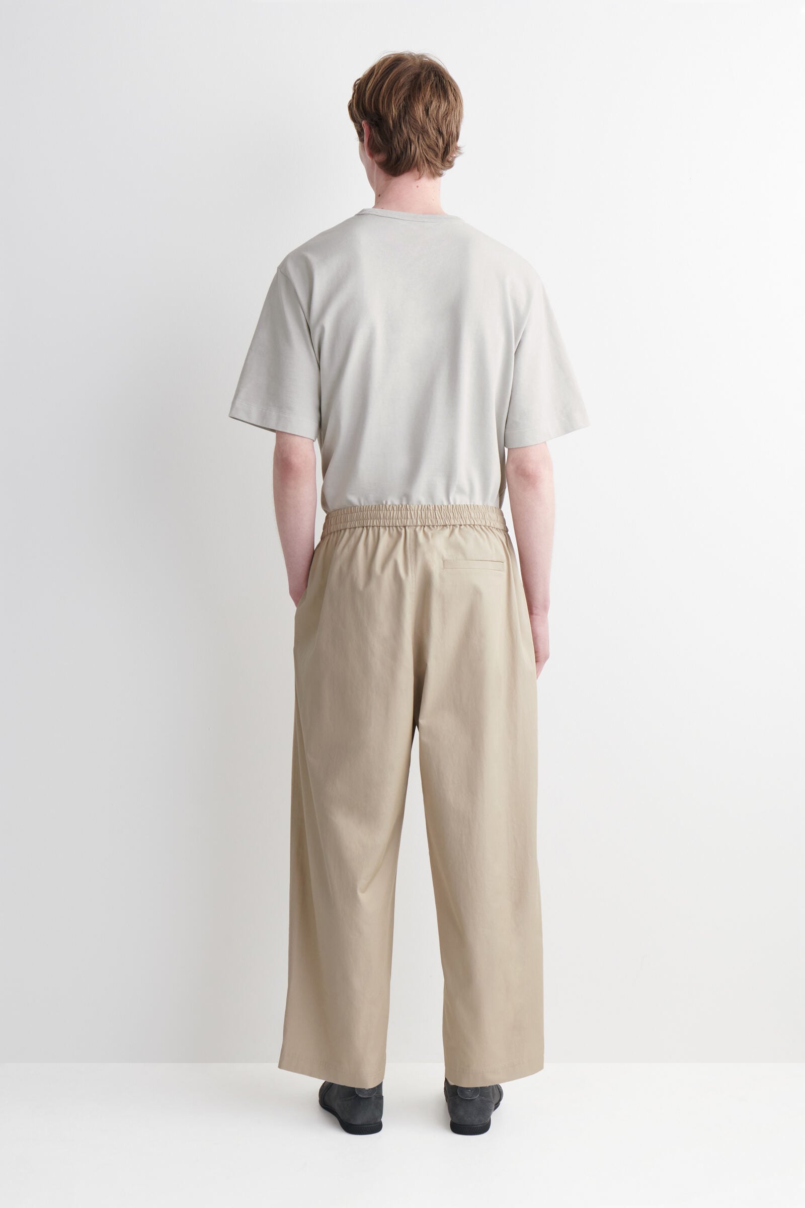 cos ワイドスラックス　ベージュ CROPPED ELASTICATED WIDE-LEG TROUSERS クロップドゴム入り ワイド