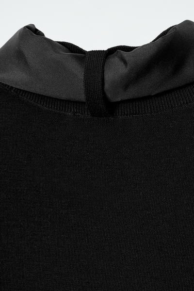 COS スカーフディテールメリノウールTシャツ