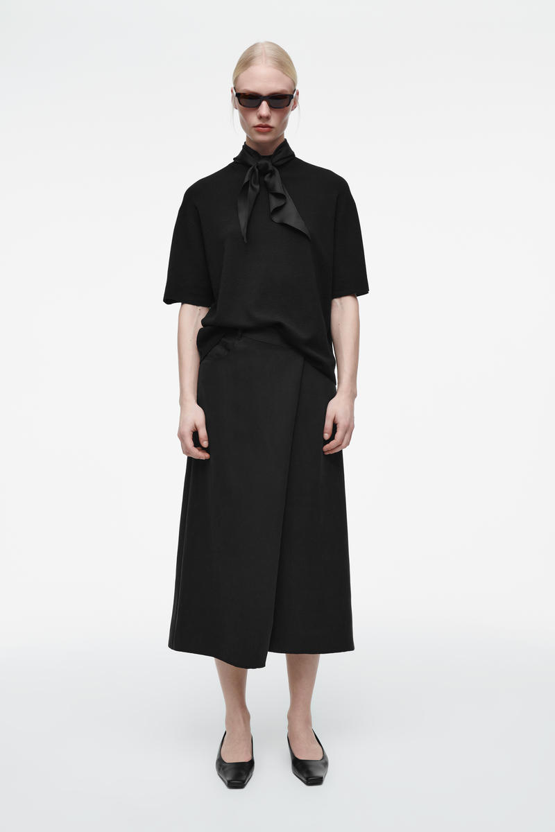 COS スカーフディテールメリノウールTシャツ