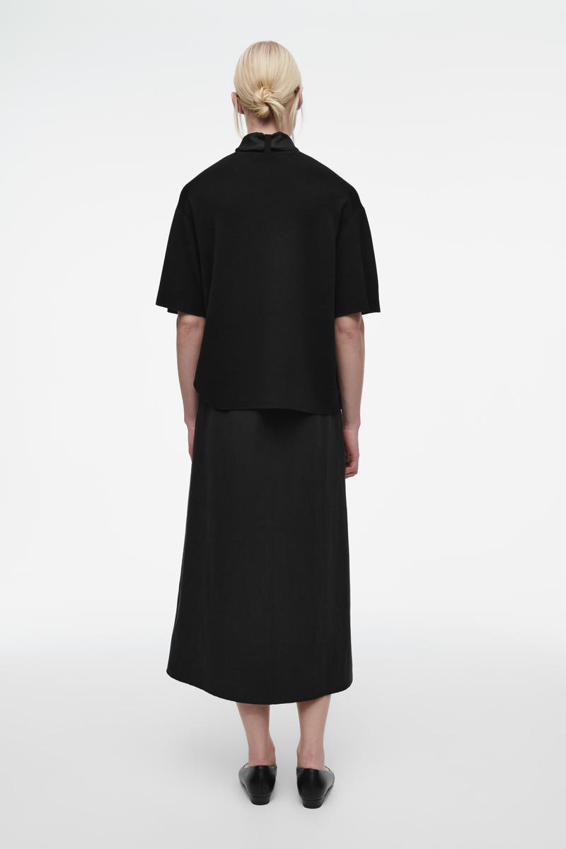 COS スカーフディテールメリノウールTシャツ