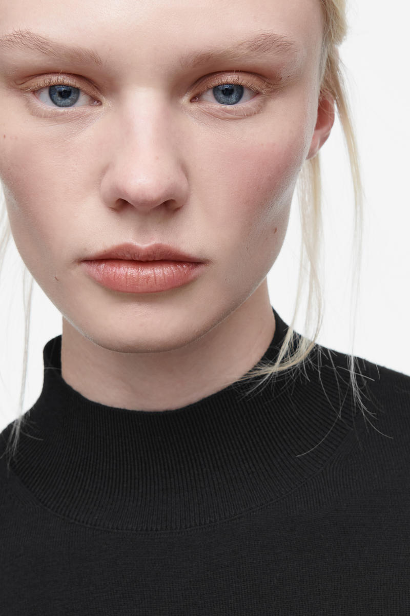 COS スカーフディテールメリノウールTシャツ