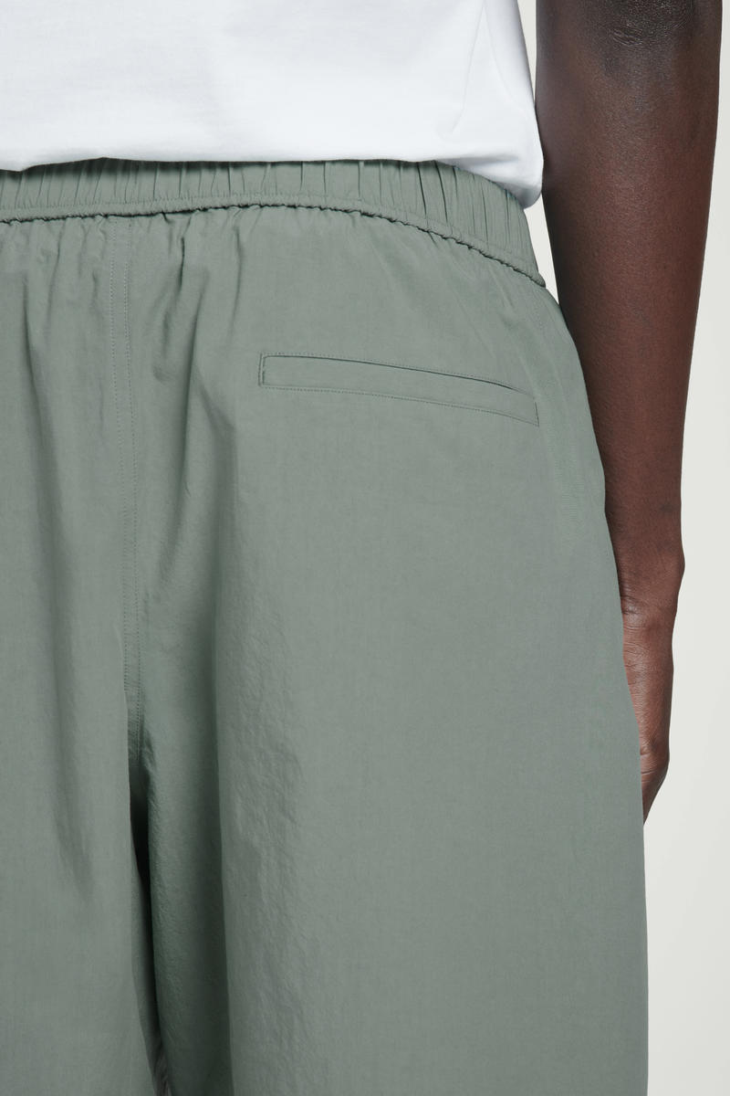 COS ピマコットン エラスティックショートパンツ