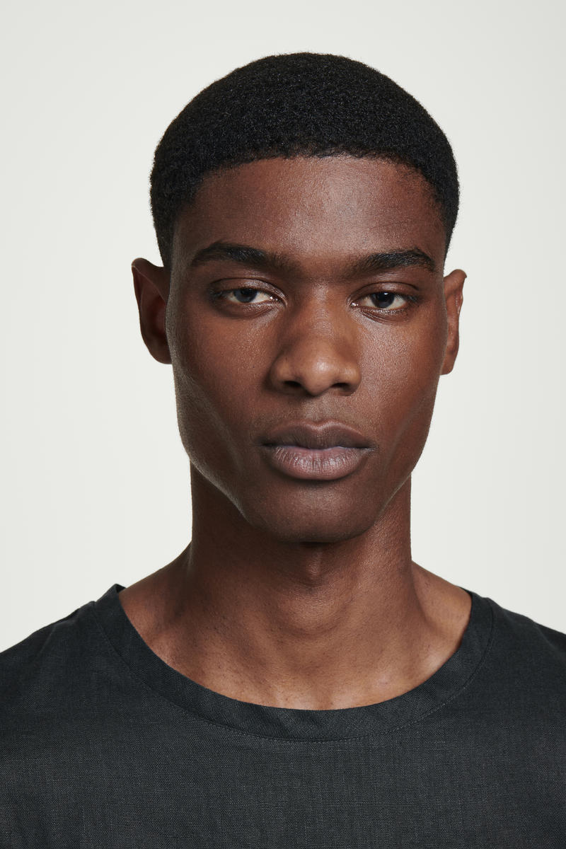 COS オーバーサイズリネンTシャツ