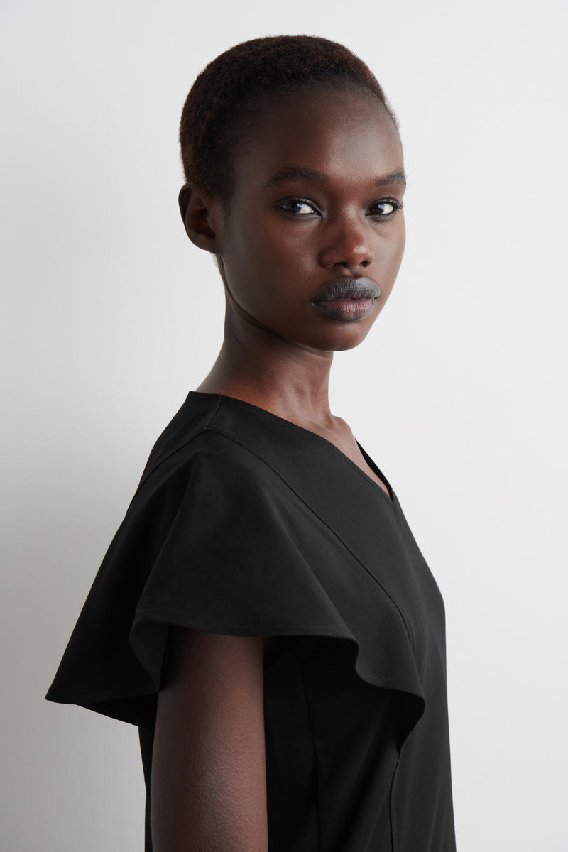 COS ペタルスリーブコットンミディワンピース