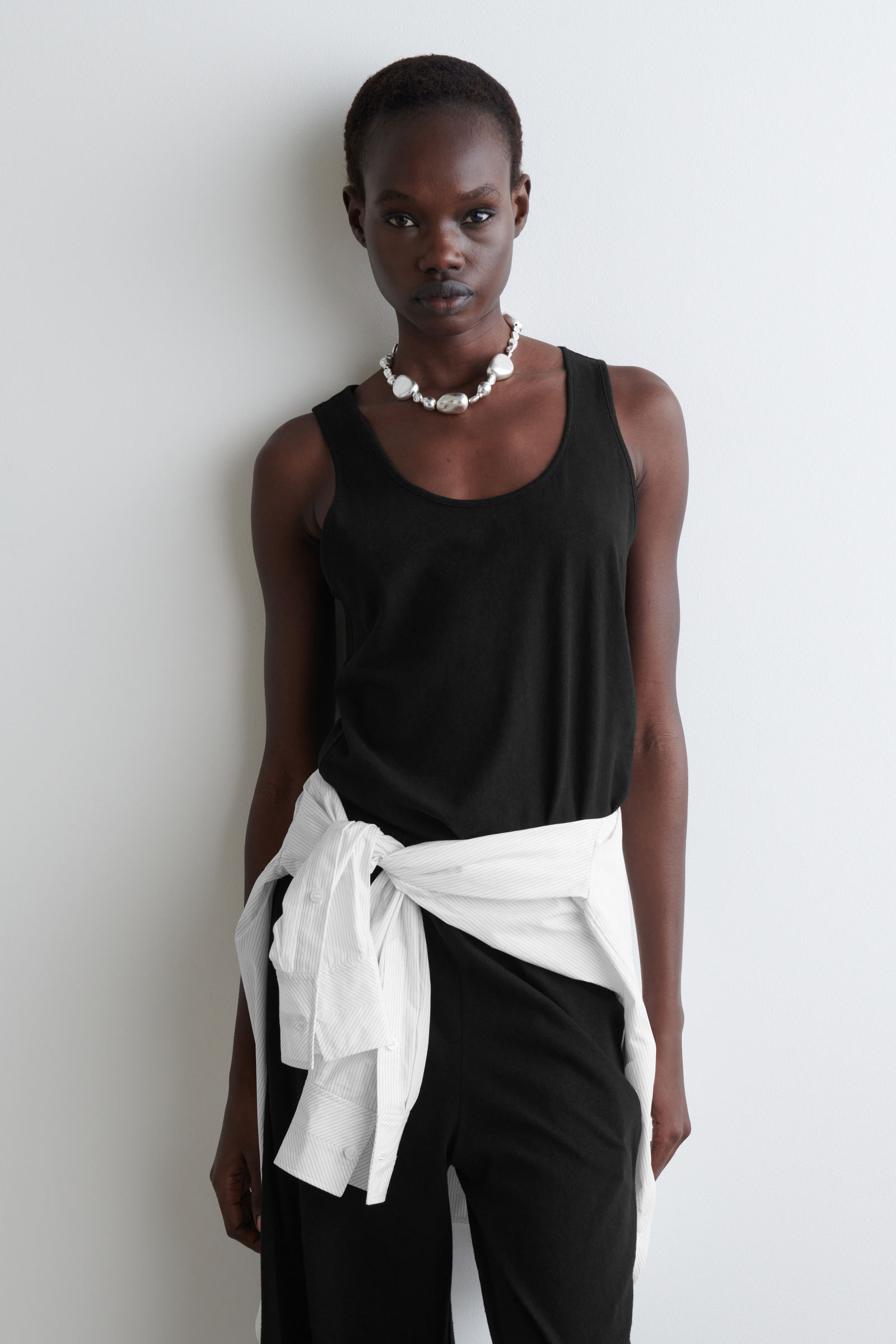 COTTON-LINEN TANK TOP コットンリネンタンクトップ ブラック｜COS