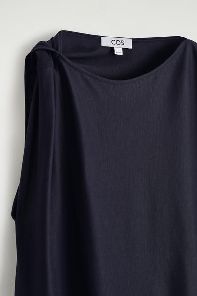 COS ドレープニットトップス