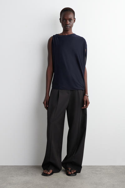 COS ドレープニットトップス