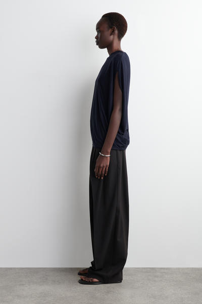 COS ドレープニットトップス