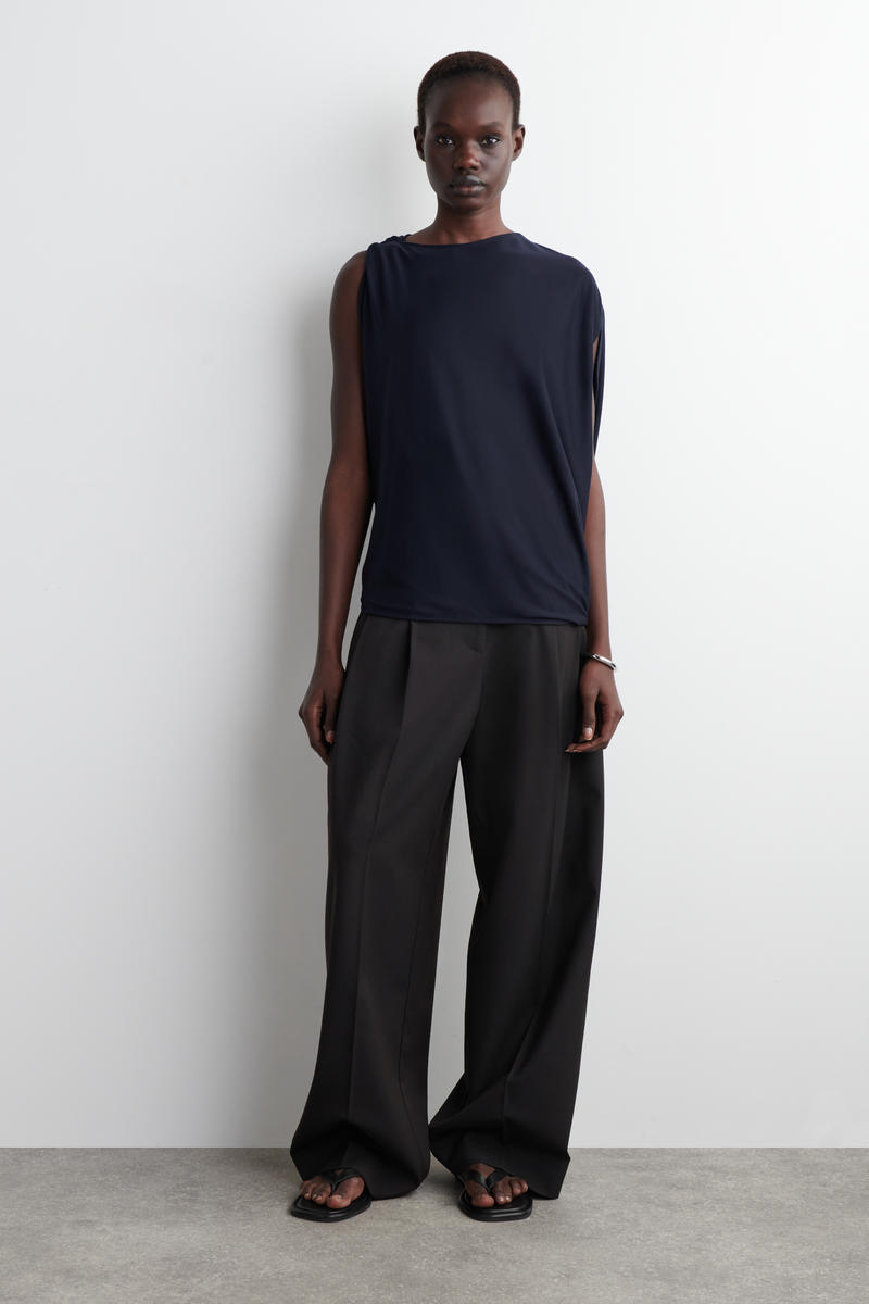 COS ドレープニットトップス