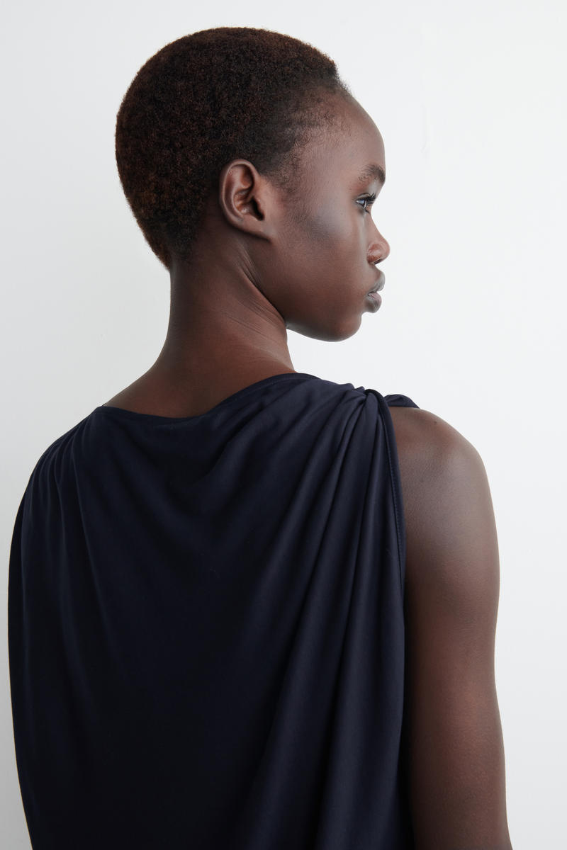 COS ドレープニットトップス