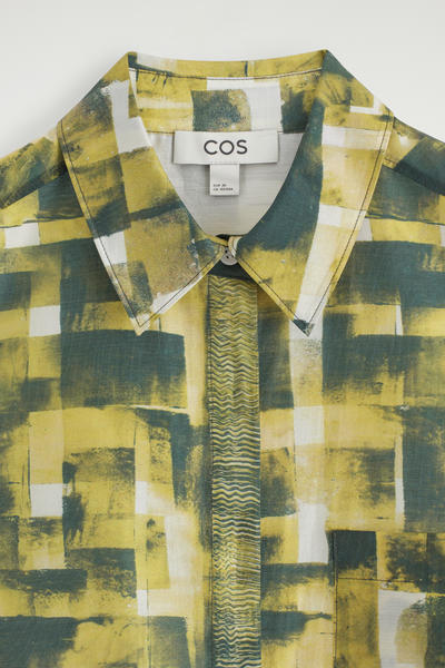 COS プリントノースリーブシャツ