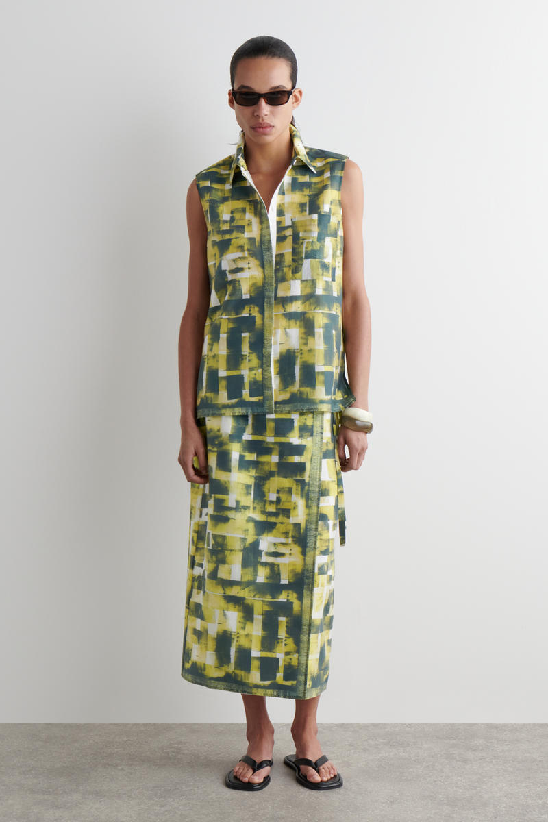 COS プリントノースリーブシャツ