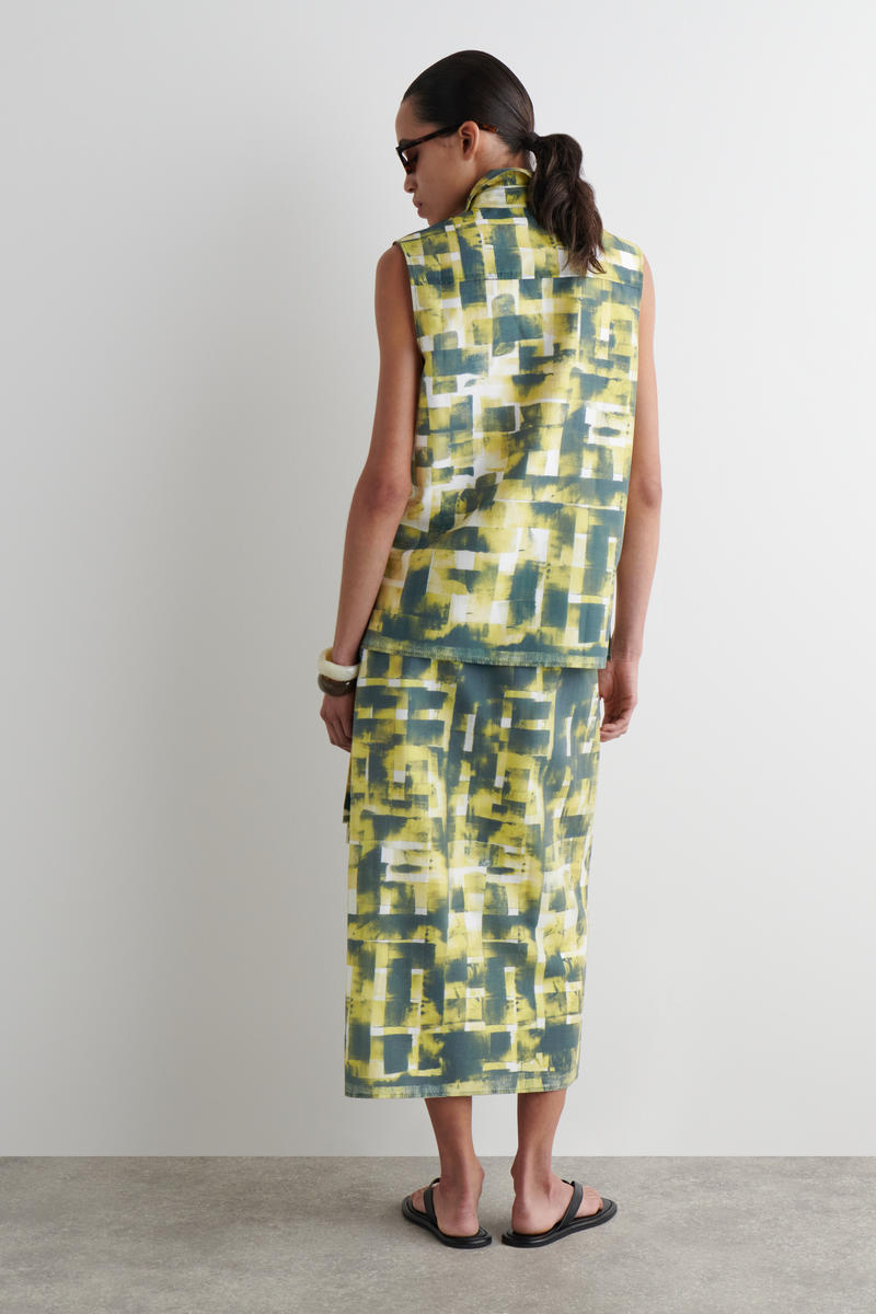 COS プリントノースリーブシャツ